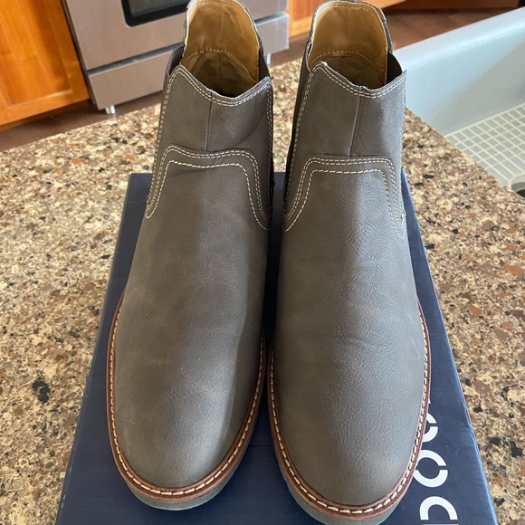 Dockers Ransom Rugged Chelsea Boots - Picture 3 of 4